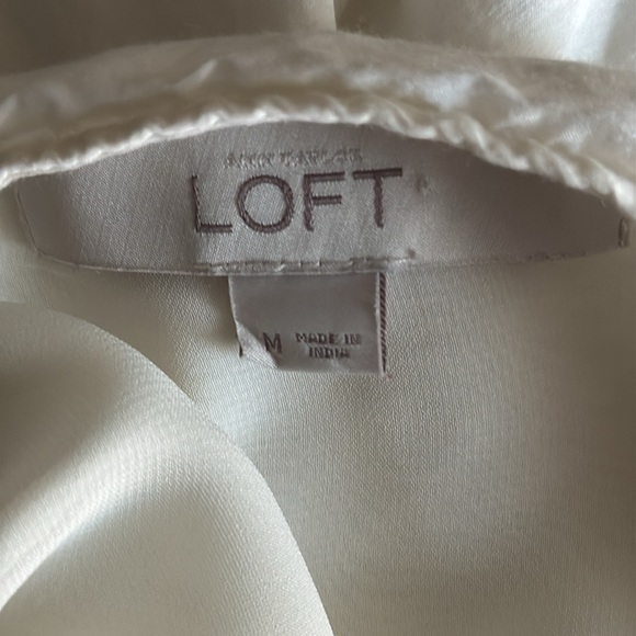 Loft Blouse with Floral Appliqués - Picture 4 of 5